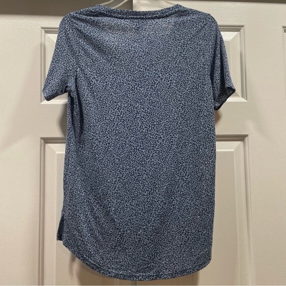 Athleta Blue Leopard Breezy V-neck Modal T-Shirt Size S - Picture 4 of 12